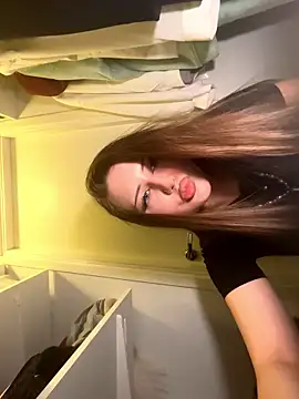 Snapshot of TanyaMoor chatting on 4, 12, 2025 TanyaMoor online show from 4, 12, 2025