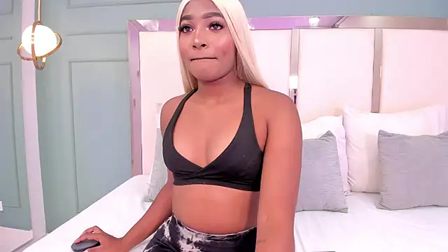 Snapshot of abigail_boltonn chatting on 16, 12, 2025 abigail boltonn online show from 16, 12, 2025