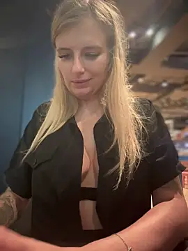 Snapshot of Betsy chatting on 12, 1, 2025 Betsy online show from 12, 1, 2025