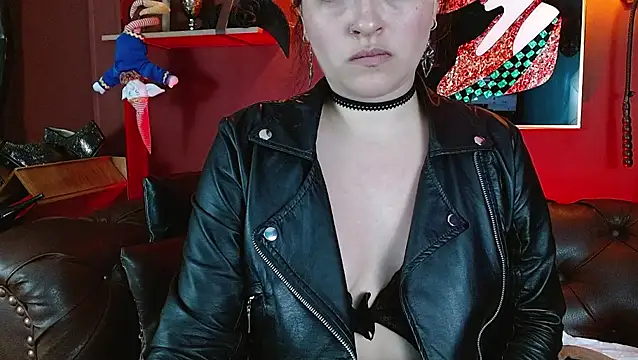 Snapshot of LunaTikka chatting on 7, 3, 2026 LunaTikka online show from 7, 3, 2026