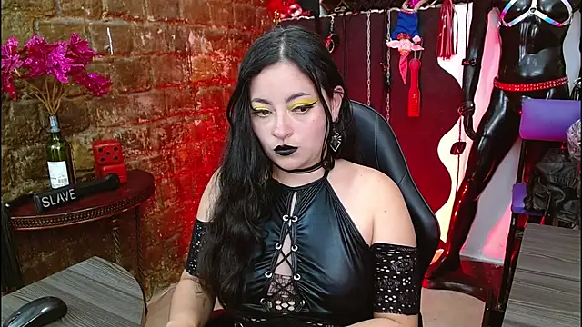 Snapshot of LunaTikka chatting on 22, 4, 2026 LunaTikka online show from 22, 4, 2026