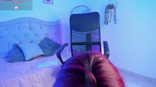 Snapshot of Naomi_Xx chatting on 4, 12, 2025 Naomi Xx online show from 4, 12, 2025