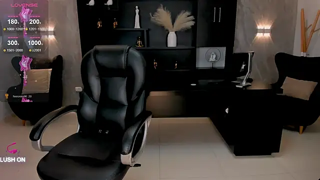 Snapshot of ChloeManson chatting on 11, 12, 2024 ChloeManson online show from 11, 12, 2024