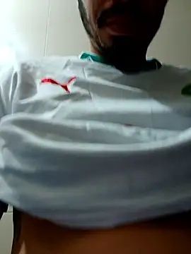 Snapshot of BR4v9andr chatting on 4, 12, 2025 BR4v9andr online show from 4, 12, 2025