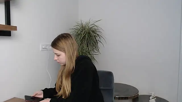 SweetBellaa  online show from 17, 12, 2025