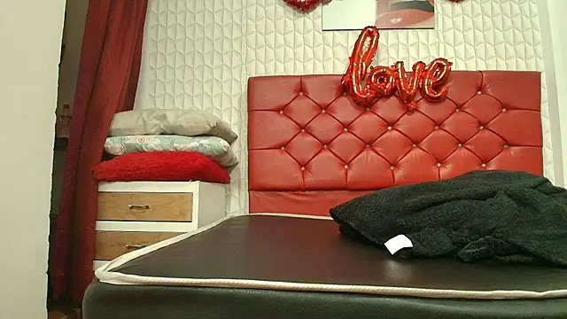 Snapshot of Elizabetth_Roman chatting on 3, 3, 2026 Elizabetth Roman online show from 3, 3, 2026