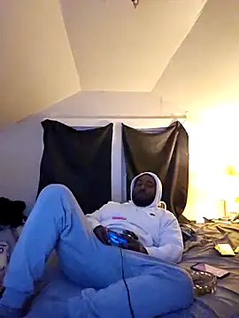 Snapshot of iLOVETRAY96 chatting on 16, 12, 2025 iLOVETRAY96 online show from 16, 12, 2025