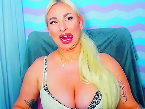 Snapshot of LuxuriaGoddess chatting on 18, 6, 2026 LuxuriaGoddess online show from 18, 6, 2026