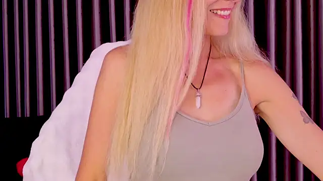 Snapshot of betty_xoxoo chatting on 24, 7, 2026 betty xoxoo online show from 24, 7, 2026