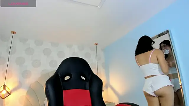 Snapshot of VENUSGREYS1 chatting on 7, 5, 2026 VENUSGREYS1 online show from 7, 5, 2026