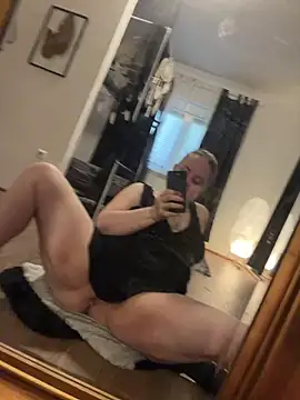 ScarletSaffire online show from 5, 4, 2026