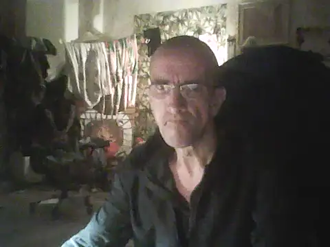 Snapshot of BigBoyOU24 chatting on 4, 12, 2025 BigBoyOU24 online show from 4, 12, 2025