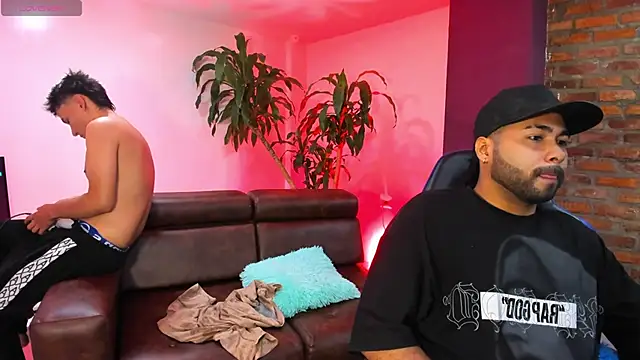 Snapshot of HotThreesoome chatting on 4, 12, 2025 HotThreesoome online show from 4, 12, 2025