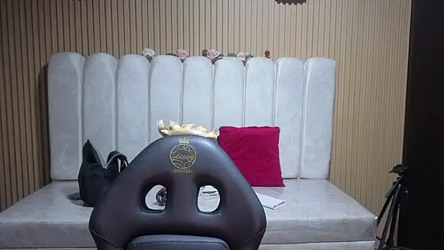 Sara valderrama  online show from 23, 2, 2026