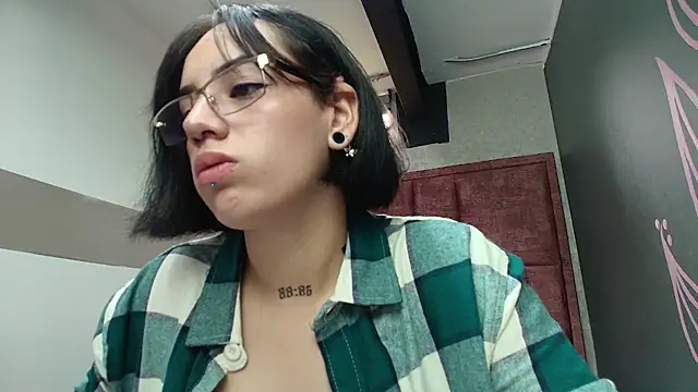 Snapshot of Kiara_Fox__ chatting on 28, 4, 2026 Kiara Fox online show from 28, 4, 2026
