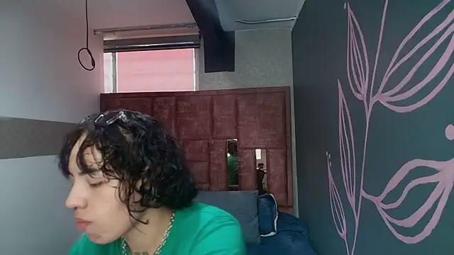 Snapshot of Kiara_Fox__ chatting on 6, 5, 2026 Kiara Fox online show from 6, 5, 2026