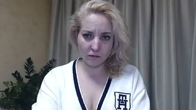 Snapshot of sweetpussy chatting on 17, 1, 2025 sweetpussy online show from 17, 1, 2025