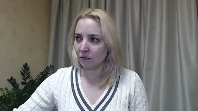 Snapshot of sweetpussy chatting on 8, 2, 2025 sweetpussy online show from 8, 2, 2025
