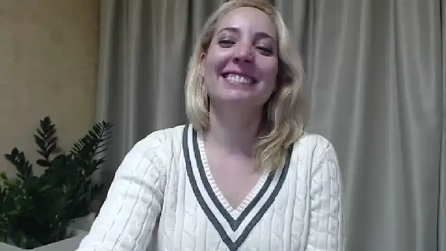 Snapshot of sweetpussy chatting on 8, 2, 2025 sweetpussy online show from 8, 2, 2025