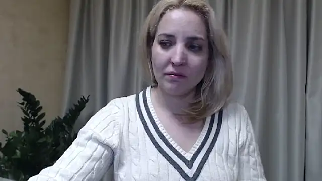 Snapshot of sweetpussy chatting on 18, 2, 2025 sweetpussy online show from 18, 2, 2025