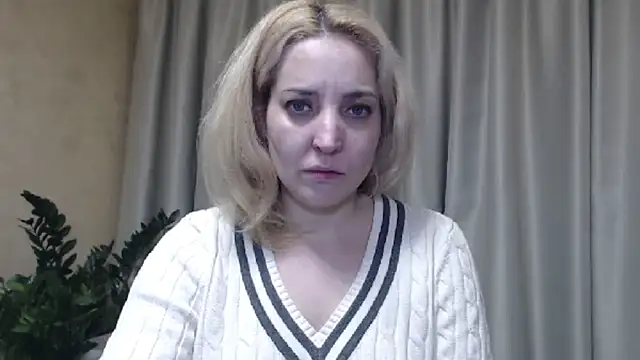Snapshot of sweetpussy chatting on 2, 3, 2025 sweetpussy online show from 2, 3, 2025