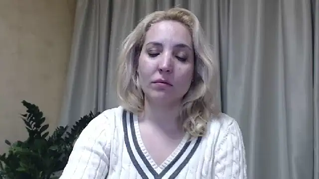 Snapshot of sweetpussy chatting on 13, 3, 2025 sweetpussy online show from 13, 3, 2025