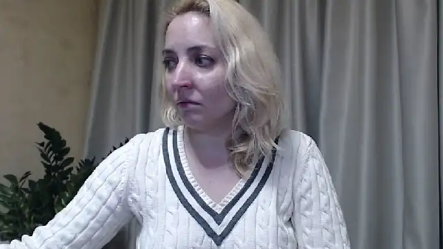 Snapshot of sweetpussy chatting on 18, 3, 2025 sweetpussy online show from 18, 3, 2025