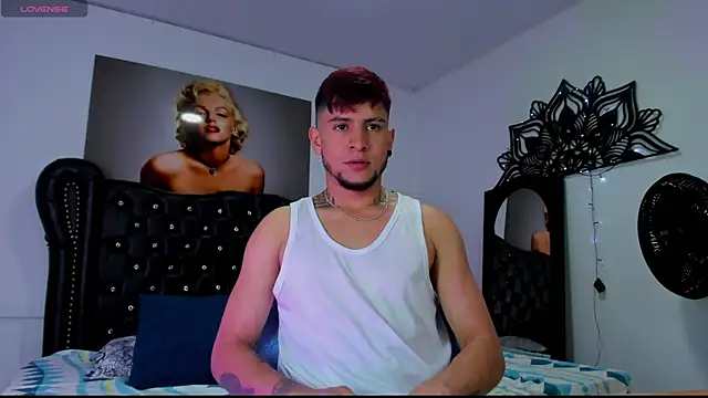 Snapshot of vaalentiino chatting on 17, 12, 2025 vaalentiino online show from 17, 12, 2025