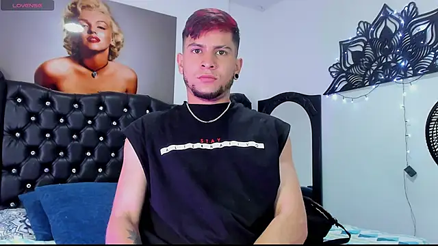 Snapshot of vaalentiino chatting on 19, 12, 2025 vaalentiino online show from 19, 12, 2025