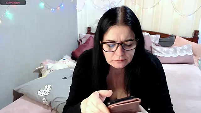 Snapshot of SashaBond chatting on 15, 12, 2025 SashaBond online show from 15, 12, 2025