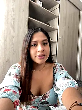 Snapshot of Alana-fox chatting on 17, 12, 2025 Alana-fox online show from 17, 12, 2025