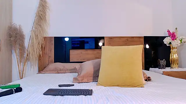 LucyHanks online show from 2, 3, 2026