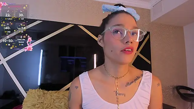 Snapshot of loraineblake chatting on 15, 12, 2025 loraineblake online show from 15, 12, 2025