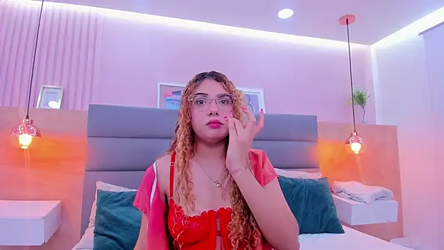 Snapshot of abril_dolly chatting on 16, 12, 2025 abril dolly online show from 16, 12, 2025