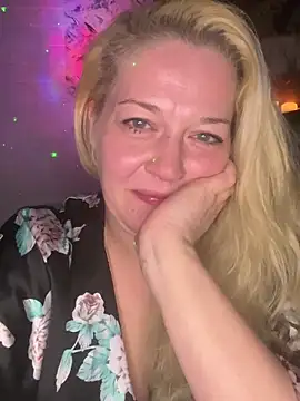 Snapshot of JenniferCarmen chatting on 6, 1, 2026 JenniferCarmen online show from 6, 1, 2026