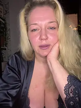 Snapshot of JenniferCarmen chatting on 2, 2, 2026 JenniferCarmen online show from 2, 2, 2026