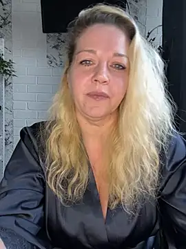 JenniferCarmen online show from 15, 4, 2026