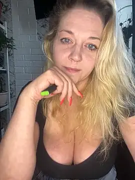 Snapshot of JenniferCarmen chatting on 21, 4, 2026 JenniferCarmen online show from 21, 4, 2026