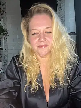 Snapshot of JenniferCarmen chatting on 10, 5, 2026 JenniferCarmen online show from 10, 5, 2026