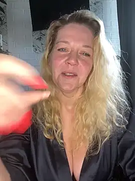 Snapshot of JenniferCarmen chatting on 12, 5, 2026 JenniferCarmen online show from 12, 5, 2026