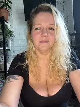 Snapshot of JenniferCarmen chatting on 27, 5, 2026 JenniferCarmen online show from 27, 5, 2026