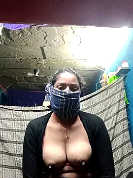 Snapshot of Poonam8080 chatting on 15, 12, 2025 Poonam8080 online show from 15, 12, 2025