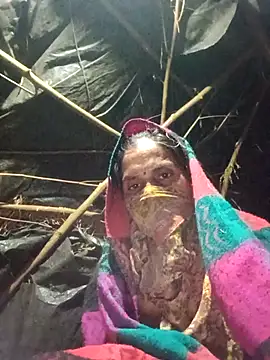 Snapshot of Hot-piau chatting on 13, 12, 2025 Hot-piau online show from 13, 12, 2025