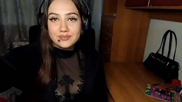 Snapshot of GerriPepperman chatting on 17, 12, 2025 GerriPepperman online show from 17, 12, 2025