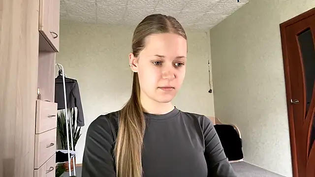 ZaidaSchwarten online show from 12, 4, 2026