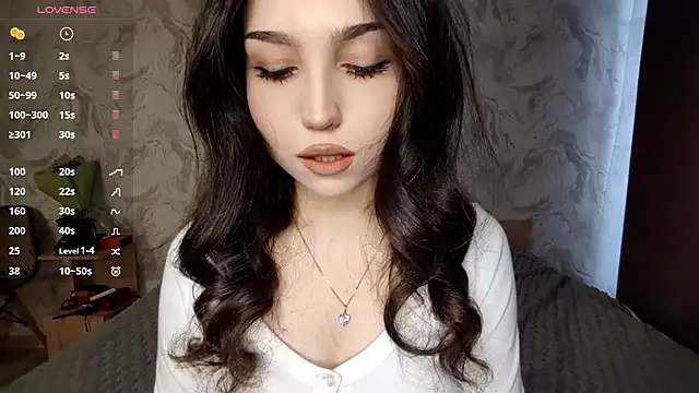 Snapshot of Qwami_Amie chatting on 19, 4, 2026 Qwami Amie online show from 19, 4, 2026