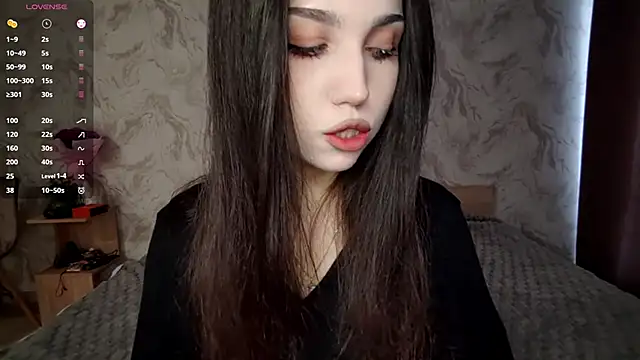 Snapshot of Qwami_Amie chatting on 26, 4, 2026 Qwami Amie online show from 26, 4, 2026