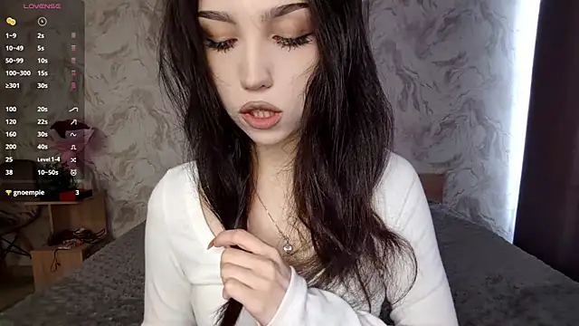 Snapshot of Qwami_Amie chatting on 27, 4, 2026 Qwami Amie online show from 27, 4, 2026