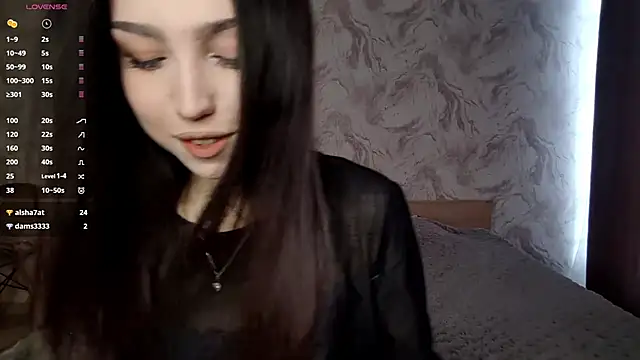 Snapshot of Qwami_Amie chatting on 28, 4, 2026 Qwami Amie online show from 28, 4, 2026