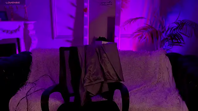 Lindsi Luvviv online show from 15, 4, 2026